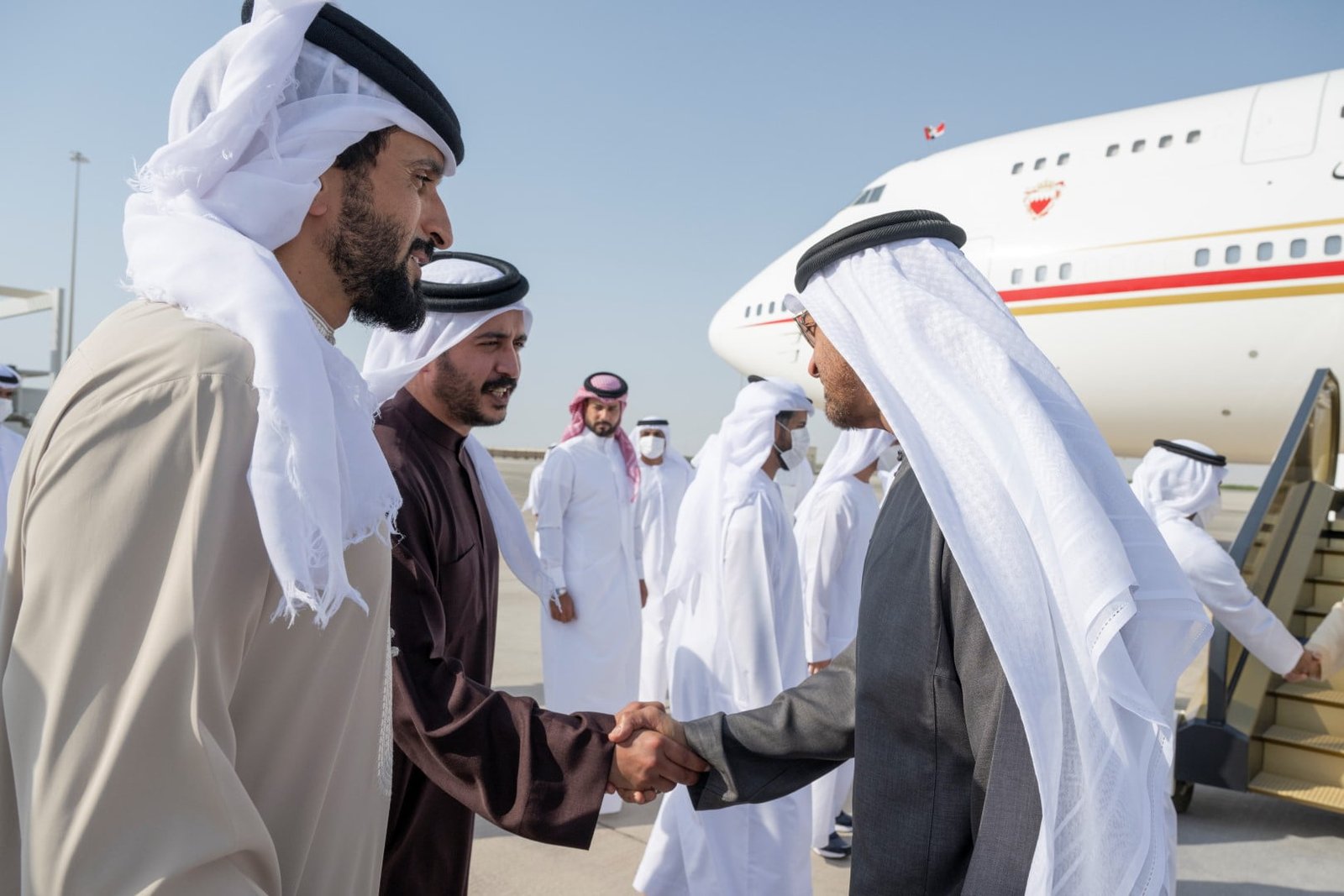 شبكة رؤية الإمارات الإعلامية | ودعه رئيس الدولة .. ملك البحرين يغادر البلاد